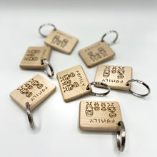 Laden Sie das Bild in den Galerie-Viewer, Holz Schlüsselanhänger - Ahorn massiv - eckige Formen