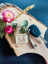 Laden Sie das Bild in den Galerie-Viewer, Holz Schlüsselanhänger - Ahorn massiv - eckige Formen